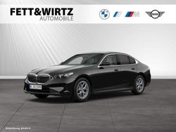 Saphirschwarz metallic Gebraucht 2024 BMW 520 Comfort Edition Limousine | 53.500 € (Fairer Preis)