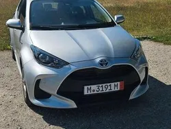 Silber Gebraucht 2020 Toyota Yaris Hybrid Basis Kleinwagen | 14.800 € (Guter Preis)