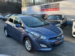 Blau Gebraucht 2014 Hyundai i30 Style Limousine | 9.490 € (Fairer Preis)