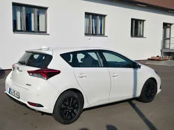 Weiß Gebraucht 2015 Toyota Auris Design Limousine | 8.500 € (Fairer Preis)