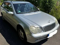 Silber Gebraucht 2002 Mercedes C200 Kombi | 1.950 €