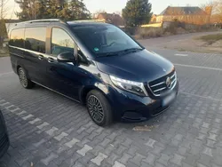 Blau Gebraucht 2019 Mercedes V220 Van / Kleinbus | 35.000 €