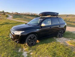 Schwarz Gebraucht 2014 Mitsubishi Outlander P-HEV Instyle SUV | 9.800 €