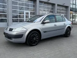 Silber Gebraucht 2004 Renault Mégane II Limousine | 2.890 € (Etwas zu teuer)