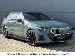 Grau Gebraucht 2024 BMW i5 M Sport Kombi | 61.890 €