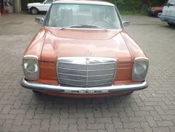 Rot Gebraucht 1975 Mercedes 240 Limousine | 12.000 €