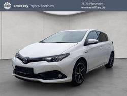 Schneeweiß Gebraucht 2018 Toyota Auris Hybrid Basis Limousine | 15.750 € (Fairer Preis)