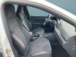 Weiß Gebraucht 2022 VW Golf VIII GTI Kleinwagen | 30.249 € (Guter Preis)