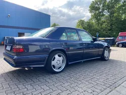 Blau Gebraucht 1993 Mercedes E400 AMG Limousine | 20.900 €
