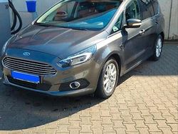 Grau Gebraucht 2016 Ford S-MAX Titanium Van / Kleinbus | 13.000 € (Guter Preis)