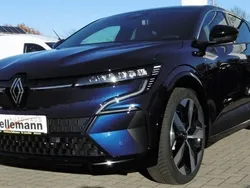 Blau Gebraucht 2022 Renault Mégane Techno Limousine | 39.950 €