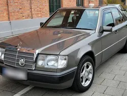 Braun Gebraucht 1992 Mercedes E250 Limousine | 4.750 €
