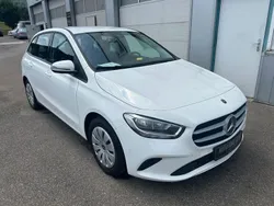 Weiß Gebraucht 2019 Mercedes B180 Van / Kleinbus | 14.400 € (Fairer Preis)