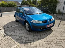 Blau Gebraucht 2004 Renault Mégane II Kleinwagen | 2.400 € (Fairer Preis)