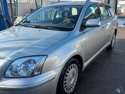 Gold Gebraucht 2005 Toyota Avensis Kombi | 4.410 € (Etwas zu teuer)
