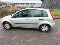 Silber Gebraucht 2007 Ford Fiesta Kombi | 1.499 €