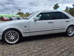 Silber Gebraucht 1997 Mercedes E230 Elegance Limousine | 2.600 € (Fairer Preis)