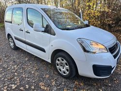 Weiß Gebraucht 2016 Peugeot Partner Tepee Van / Kleinbus | 4.699 € (Teuer)
