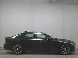 Onyx black / (metallic) Gebraucht 2020 Volvo S60 R-Design Limousine | 24.980 € (Guter Preis)