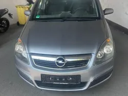 Grau Gebraucht 2005 Opel Zafira Cosmo Van / Kleinbus | 2.700 € (Etwas zu teuer)