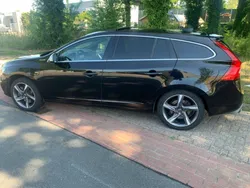 Schwarz Gebraucht 2015 Volvo V60 R-Design Kombi | 6.890 € (Guter Preis)