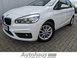 Weiß Gebraucht 2016 BMW 218 Active Tourer Advantage Van / Kleinbus | 14.990 € (Fairer Preis)