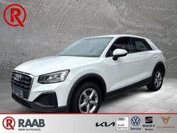 Weiss Gebraucht 2023 Audi Q2 Comfort SUV | 22.495 € (Guter Preis)