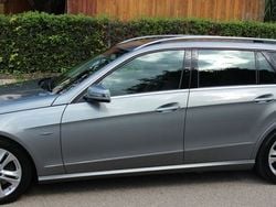 Grau metallic Gebraucht 2010 Mercedes E250 Avantgarde Kombi | 19.900 €