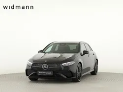 Metalliclack kosmosschwarz Gebraucht 2025 Mercedes A200 AMG Limousine | 43.850 €