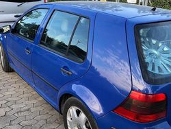Blau Gebraucht 2002 VW Golf IV Kleinwagen | 2.700 € (Fairer Preis)
