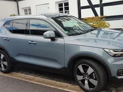 Grau Gebraucht 2021 Volvo XC40 Momentum SUV | 28.490 € (Guter Preis)