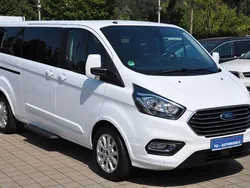 Weiß Gebraucht 2019 Ford Tourneo Custom Titanium Van / Kleinbus | 28.990 € (Fairer Preis)