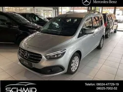 Helvinsilber Gebraucht 2024 Mercedes 180 Progressive Limousine | 33.733 € (Teuer)