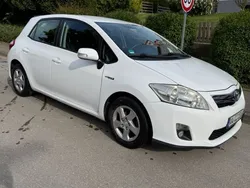 Weiß Gebraucht 2012 Toyota Auris Hybrid Limousine | 6.990 € (Fairer Preis)