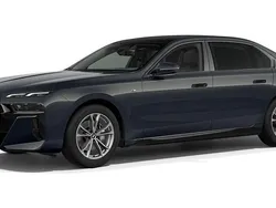 Grau Gebraucht 2024 BMW 740 Comfort Edition Limousine | 97.748 €