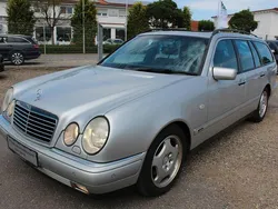 Silber Gebraucht 1997 Mercedes E230 Avantgarde Limousine | 2.995 €