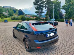 Blau Gebraucht 2005 Ford Focus Trend Limousine | 2.750 € (Etwas zu teuer)