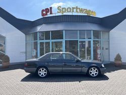 Schwarz Gebraucht 1992 Mercedes E500 Limousine | 50.000 €