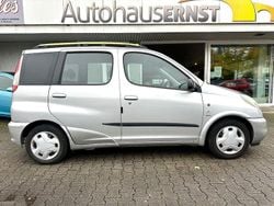 Silber Gebraucht 2002 Toyota Yaris Verso Van / Kleinbus | 1.999 € (Guter Preis)