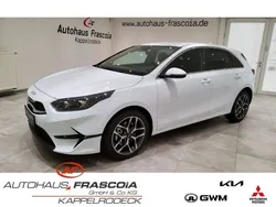 Weiss Neu 2025 Kia Ceed Limousine | 29.190 € (Etwas zu teuer)