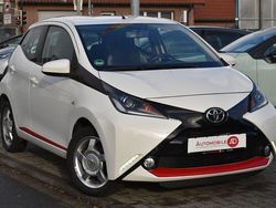 Weiß Gebraucht 2015 Toyota Aygo X-play Kleinwagen | 4.990 € (Etwas zu teuer)
