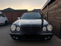 Schwarz Gebraucht 2002 Mercedes E200 Limousine | 12.900 €