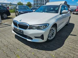 Mineralweiss metallic Gebraucht 2022 BMW 320 Kombi | 21.999 € (Superpreis)