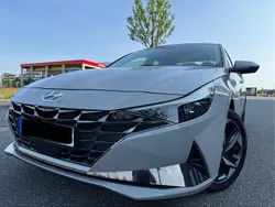 Grau Gebraucht 2023 Hyundai Elantra Limousine | 20.950 €