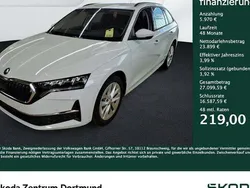 Weiß Gebraucht 2024 Skoda Octavia Selection Kombi | 29.869 € (Fairer Preis)