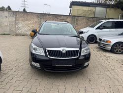 Schwarz Gebraucht 2011 Skoda Octavia Kombi | 7.900 € (Superpreis)