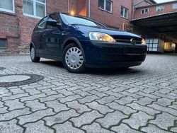 Blau Gebraucht 2002 Opel Corsa Kleinwagen | 1.550 € (Fairer Preis)