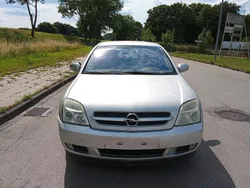Silber Gebraucht 2002 Opel Vectra Limousine | 2.700 €
