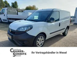 Weiß Gebraucht 2023 Fiat Doblò S Van / Kleinbus | 23.541 € (Fairer Preis)