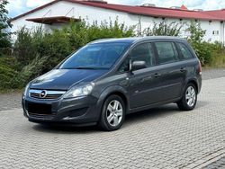 Grau Gebraucht 2012 Opel Zafira Family Van / Kleinbus | 4.890 € (Fairer Preis)